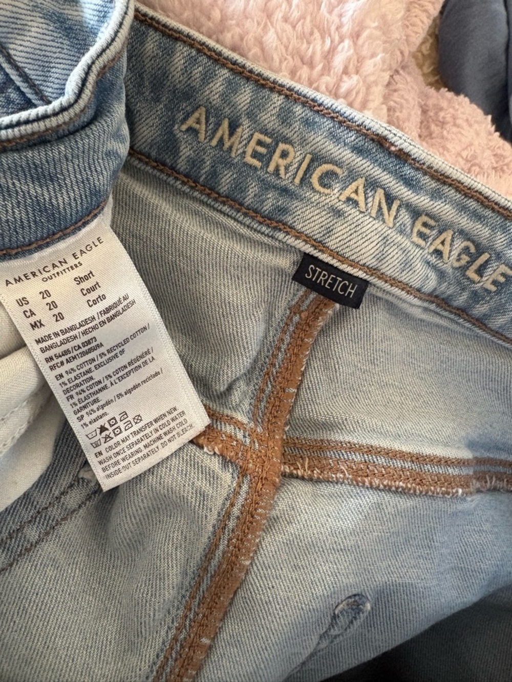 American Eagle Stretch Mom Jean High Rise Size 20 Short - Picture 3 of 3